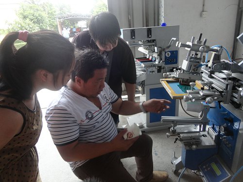 Indonasia customer's training on screen printing disposible paper cups