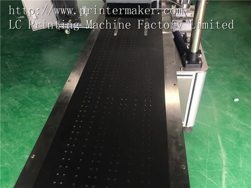 Flat Automatic Labeling Machine with Vacuum Belt Conveyor